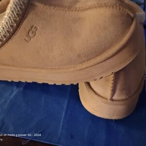 UGG Tazz Classic Tan Slippers.